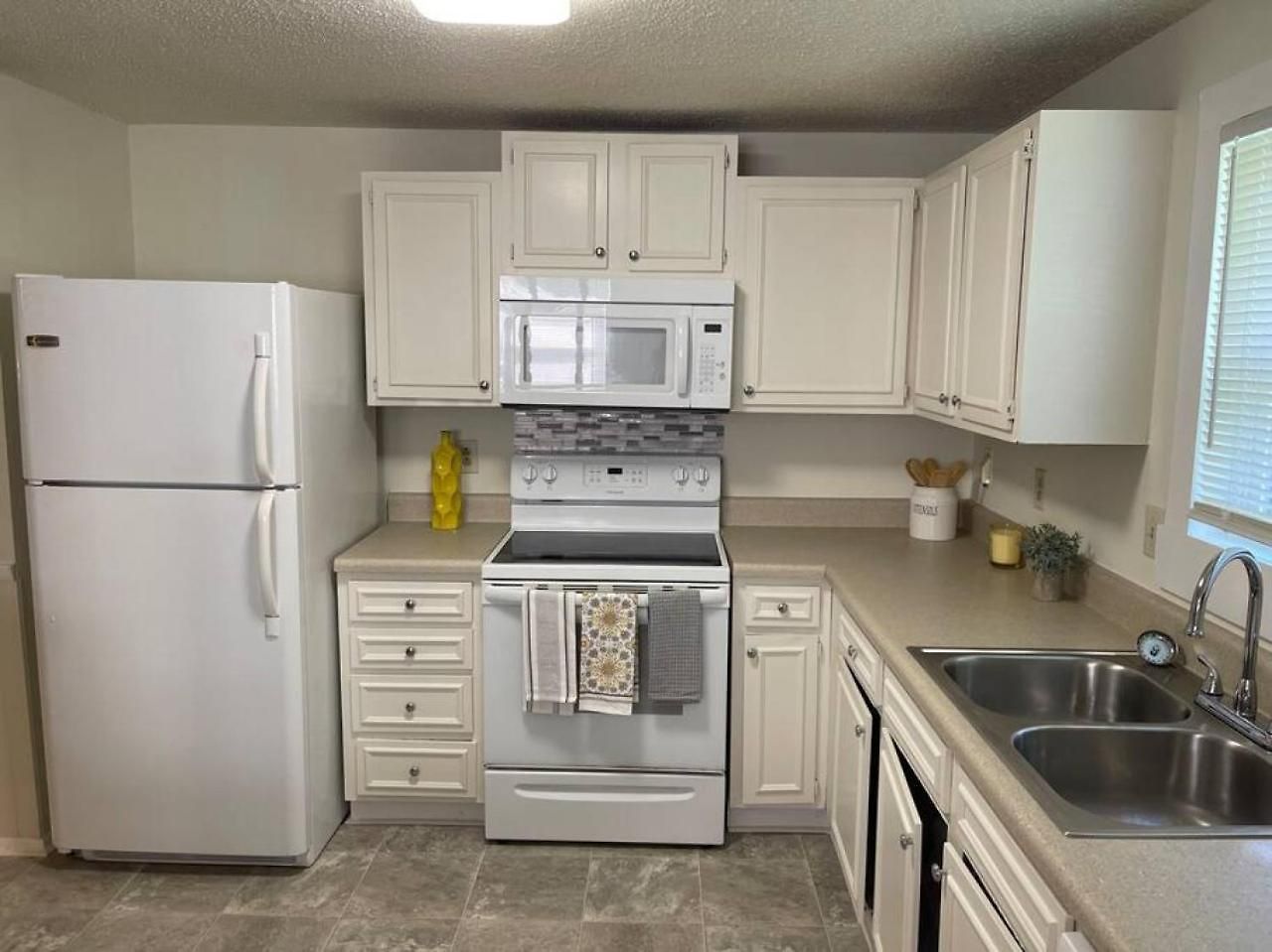 Spacious 4br - 10 Min To Uptown - Yard - Pets Ok Holiday home *