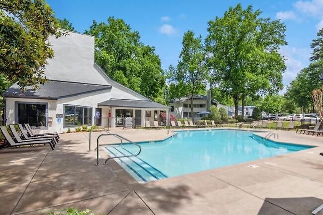 Luxury & Convenience In South End Apartment