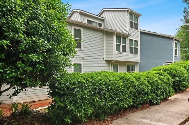 Luxury & Convenience In South End Apartment