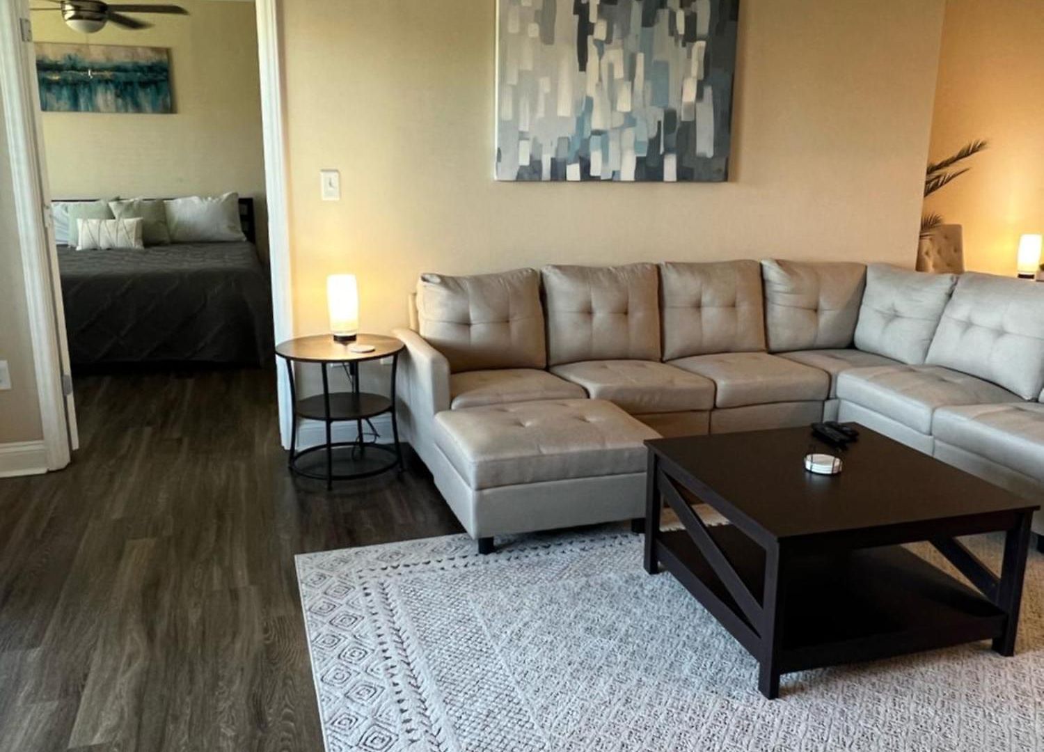 Spacious 2 Bed, 2 Bath Uptown Gem In The Heart Of The City-parking-wi-fi-balcony-walk To Boa Stadium Apartment Charlotte