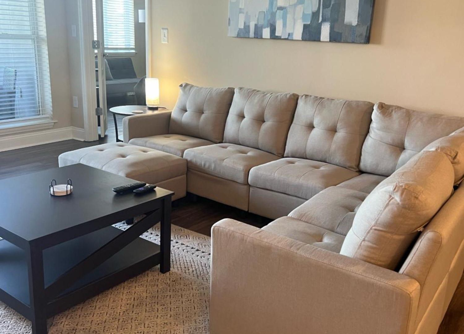 Spacious 2 Bed, 2 Bath Uptown Gem In The Heart Of The City-parking-wi-fi-balcony-walk To Boa Stadium