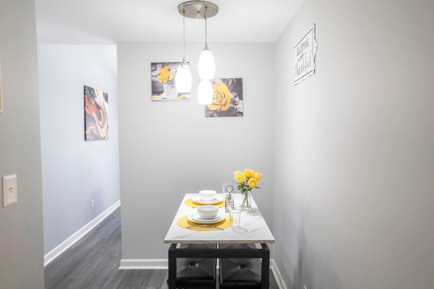 Cozy Home, 10 Minutes Away From Downtown Villa *