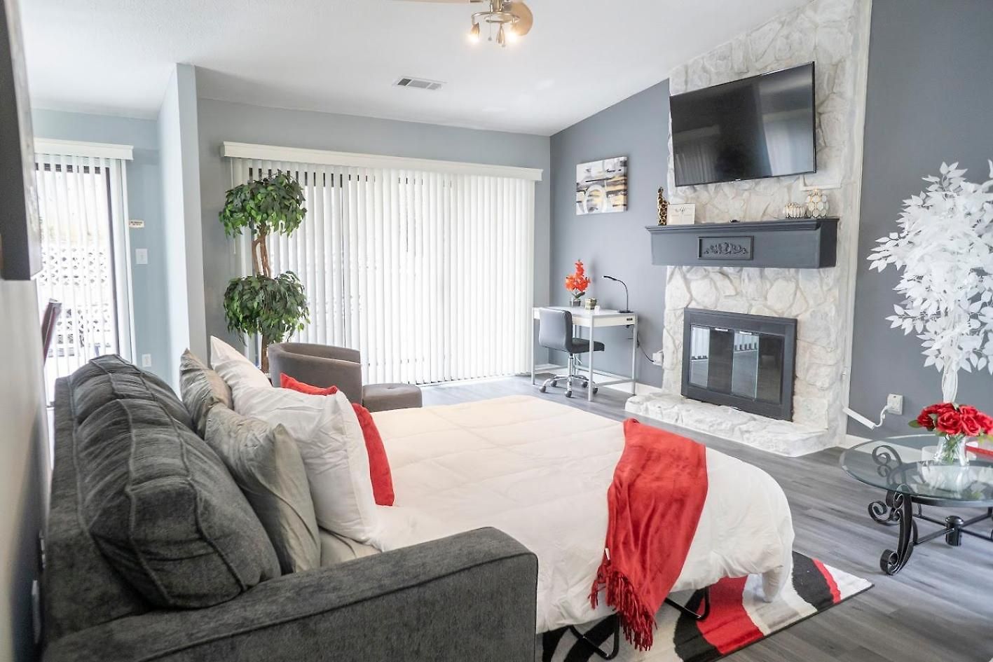 Cozy Home, 10 Minutes Away From Downtown *
