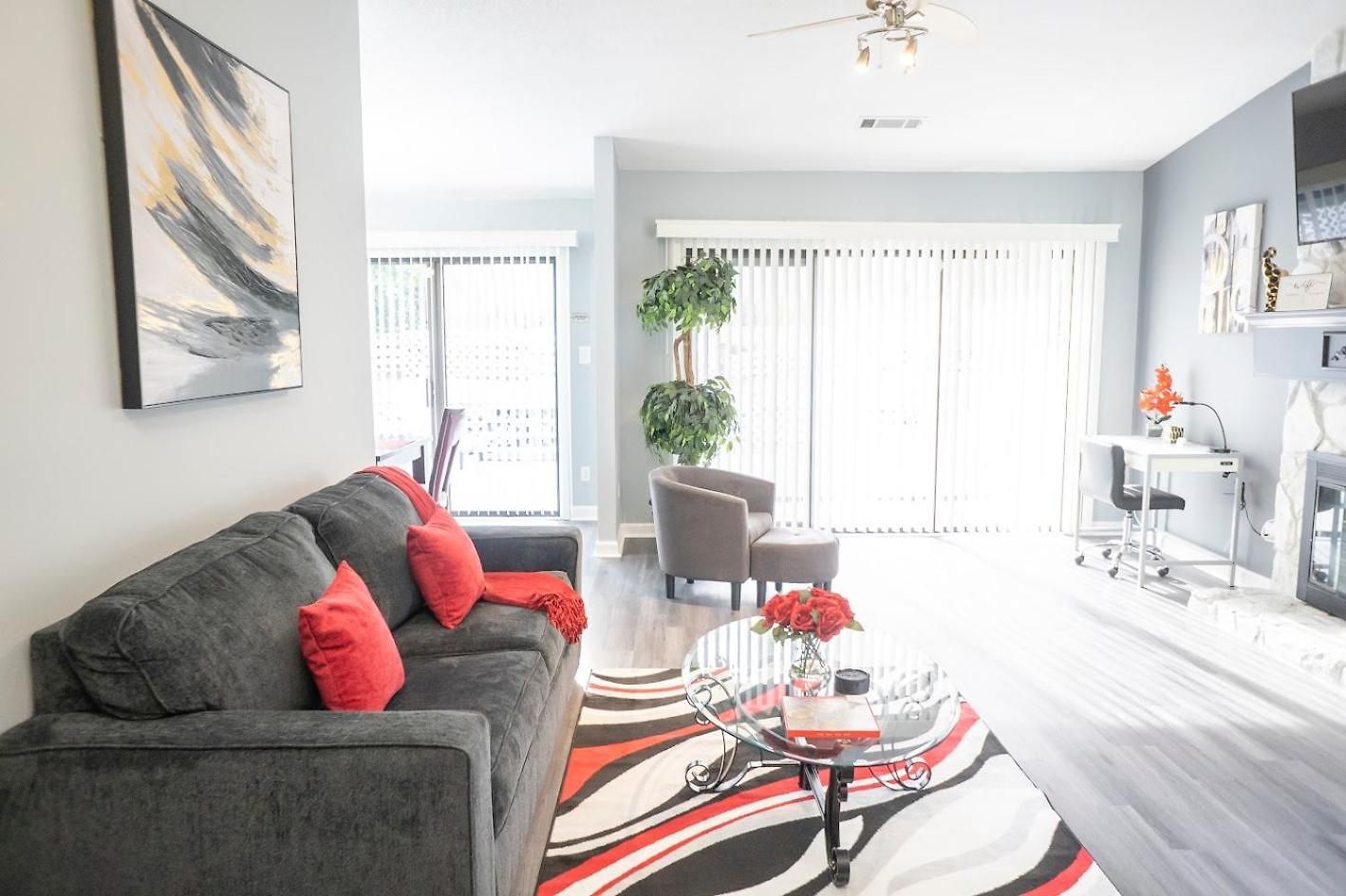 Cozy Home, 10 Minutes Away From Downtown Villa *