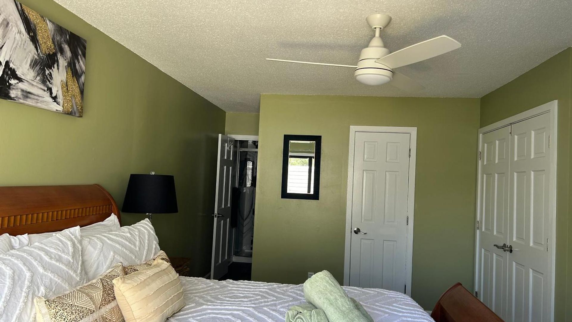 Cozy Home, 10 Minutes Away From Downtown Villa