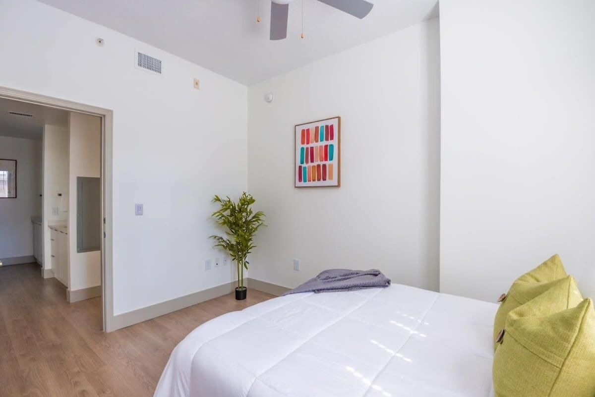 3br Premium Downtown With Office & Gym