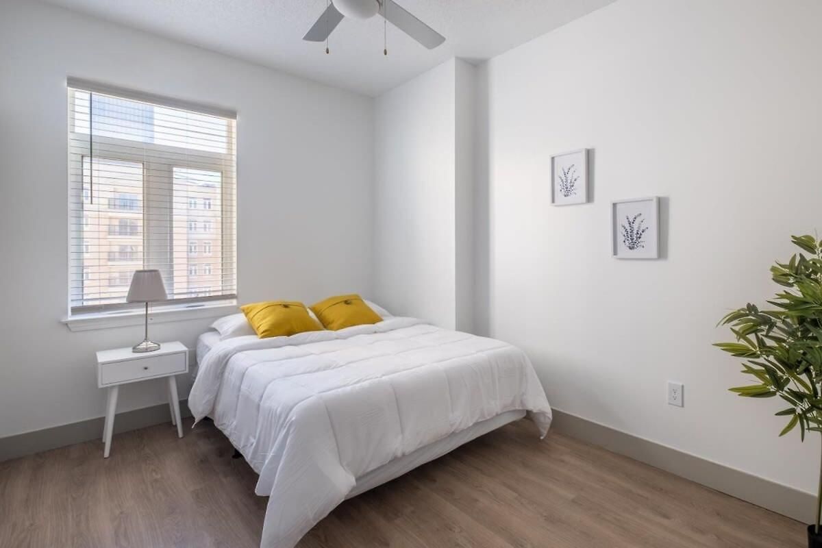 3br Modern Downtown With Gym & Office Apartment