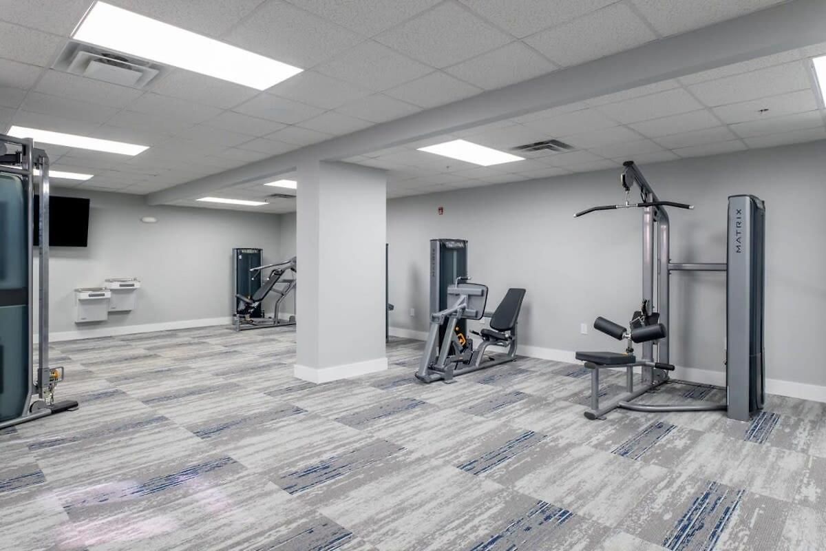 3br Modern Downtown With Gym & Office *