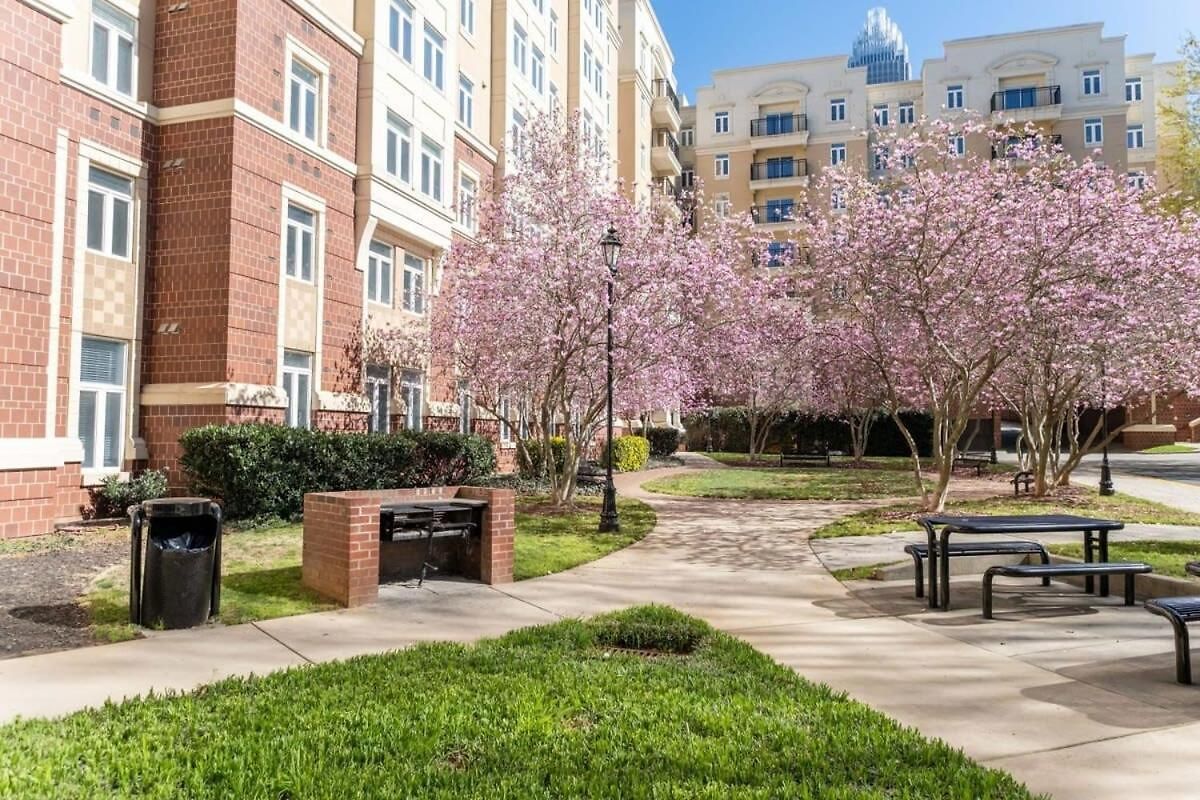Apartment 3br Modern Downtown With Gym & Office *