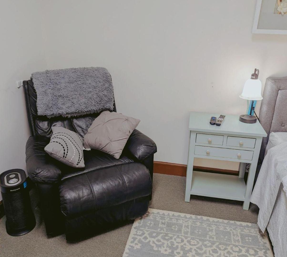 Uptown Area, Cozy King Suite, Quiet And Private, Free Parking, Walk To Restaurants Charlotte