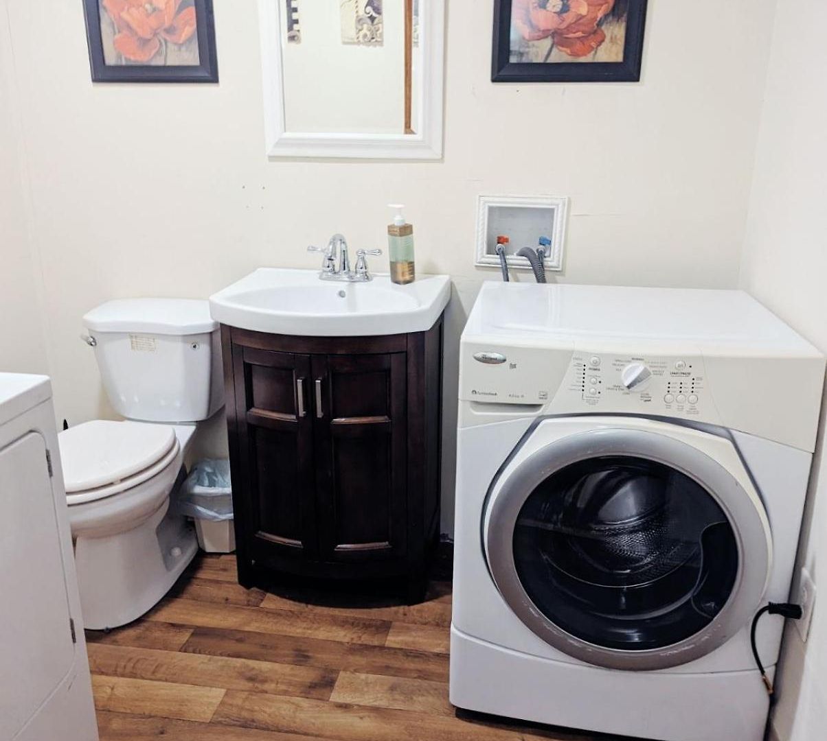 Uptown Area, Cozy King Suite, Quiet And Private, Free Parking, Walk To Restaurants Charlotte