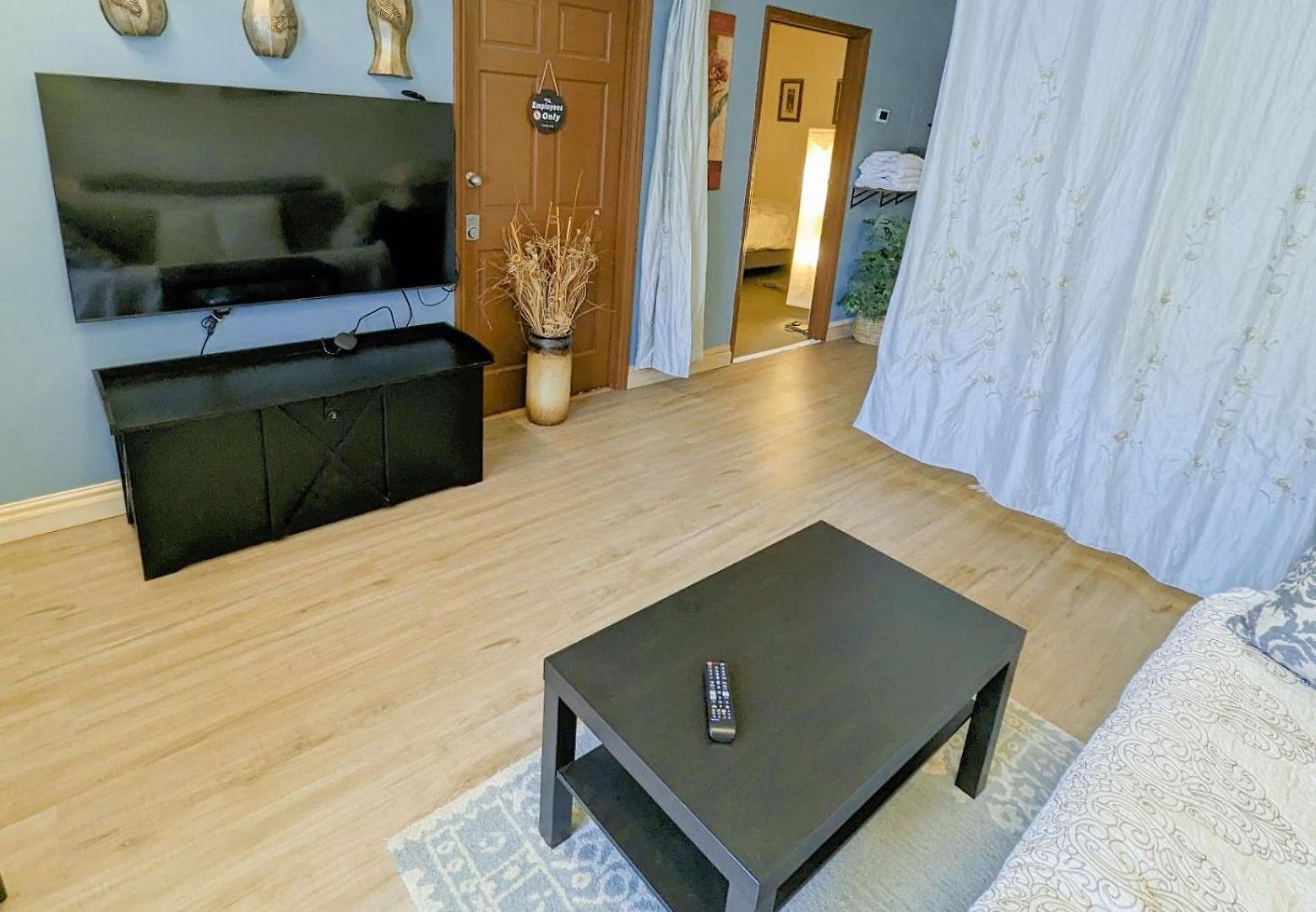 Aparthotel Uptown Area, Cozy King Suite, Quiet And Private, Free Parking, Walk To Restaurants