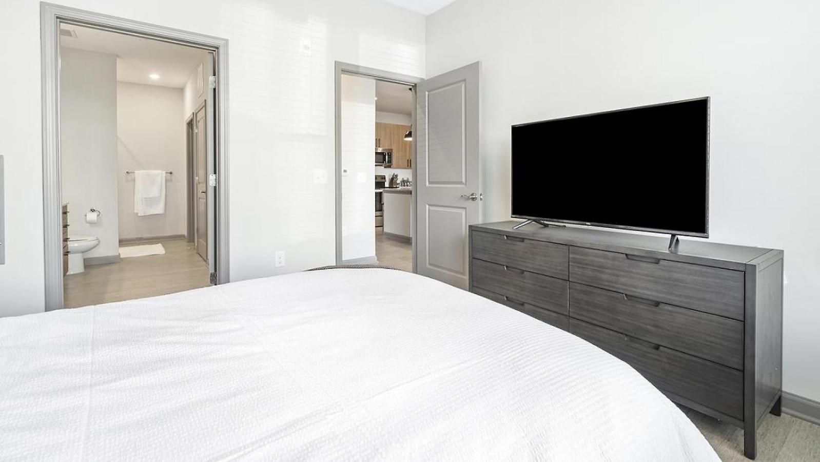 Landing Modern With Amazing Amenities Charlotte