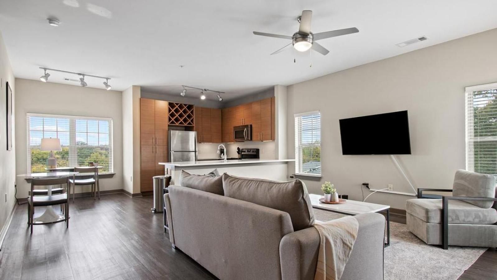 Landing - Modern With Amazing Amenities *