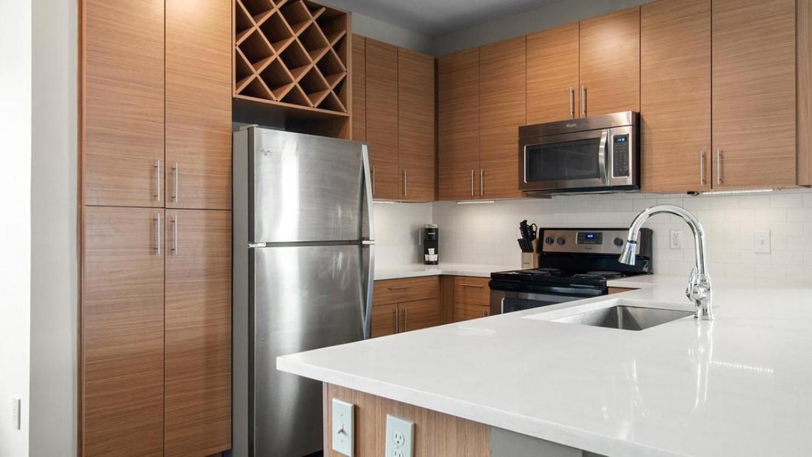 Landing - Modern With Amazing Amenities Apartment