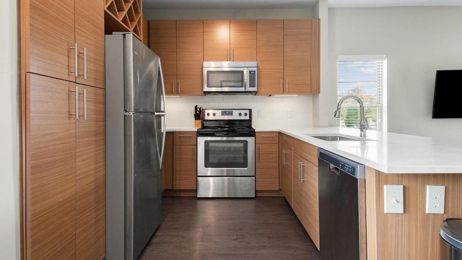 Landing - Modern With Amazing Amenities