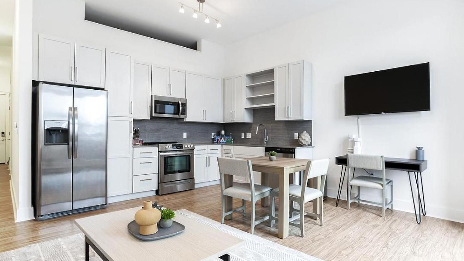 Apartment Landing Modern With Amazing Amenities