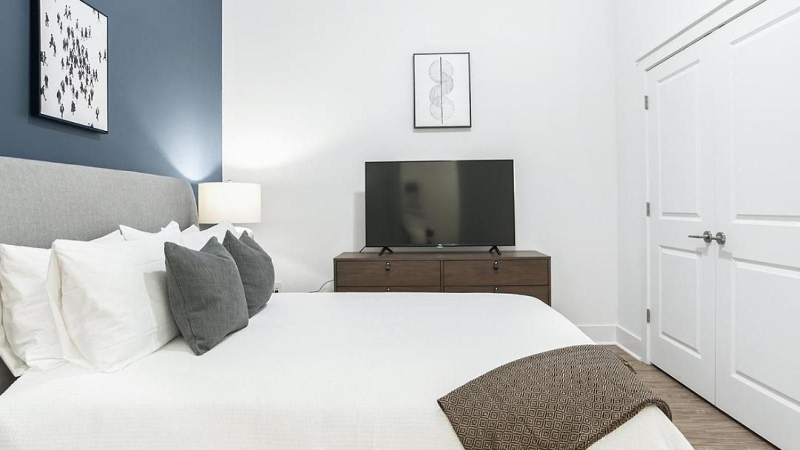 Landing Modern With Amazing Amenities Apartment