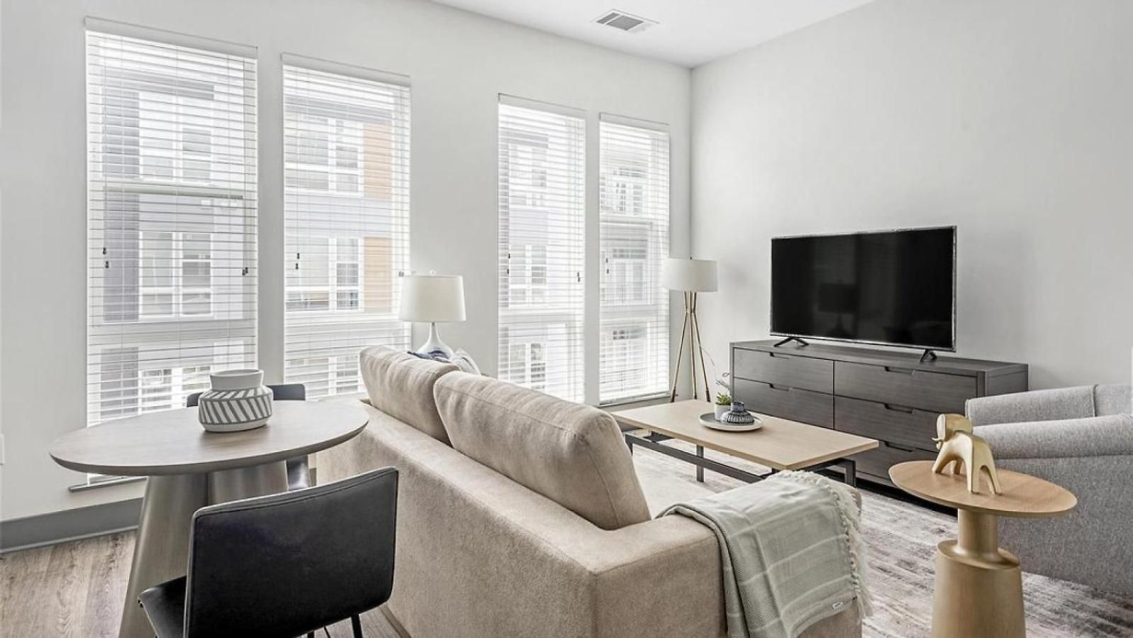 Landing Modern With Amazing Amenities Apartment