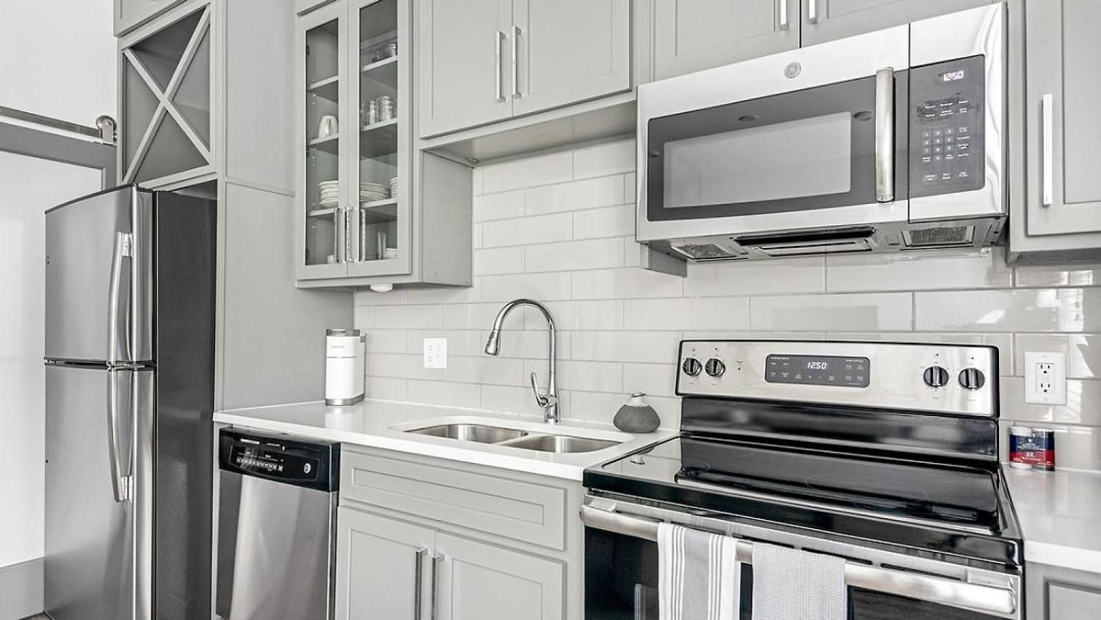 Landing Modern With Amazing Amenities * Charlotte