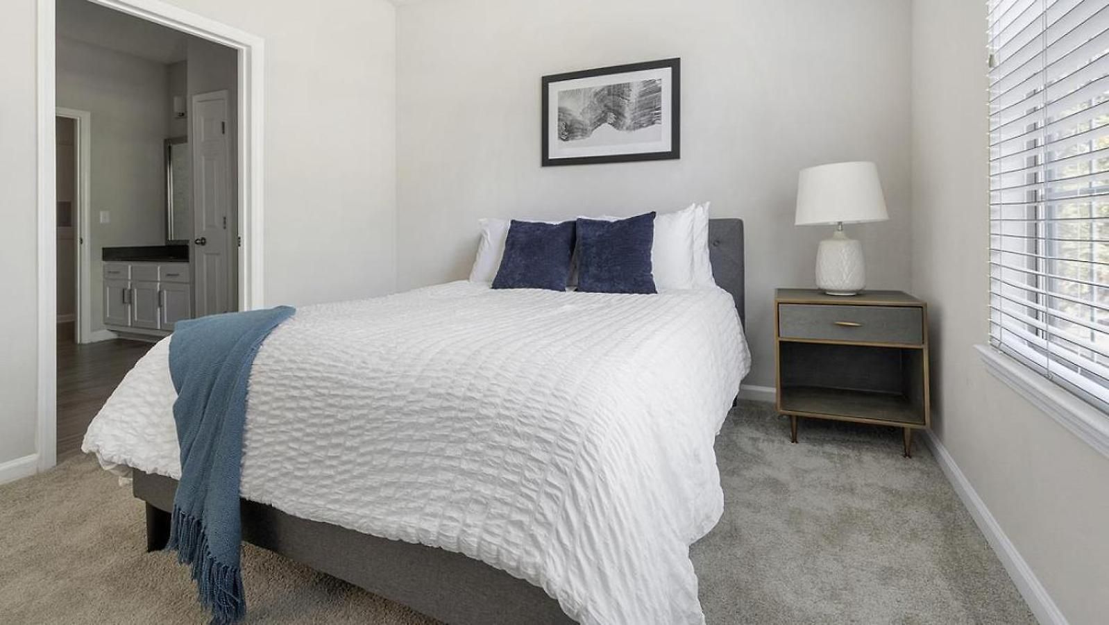 Landing - Modern With Amazing Amenities Charlotte