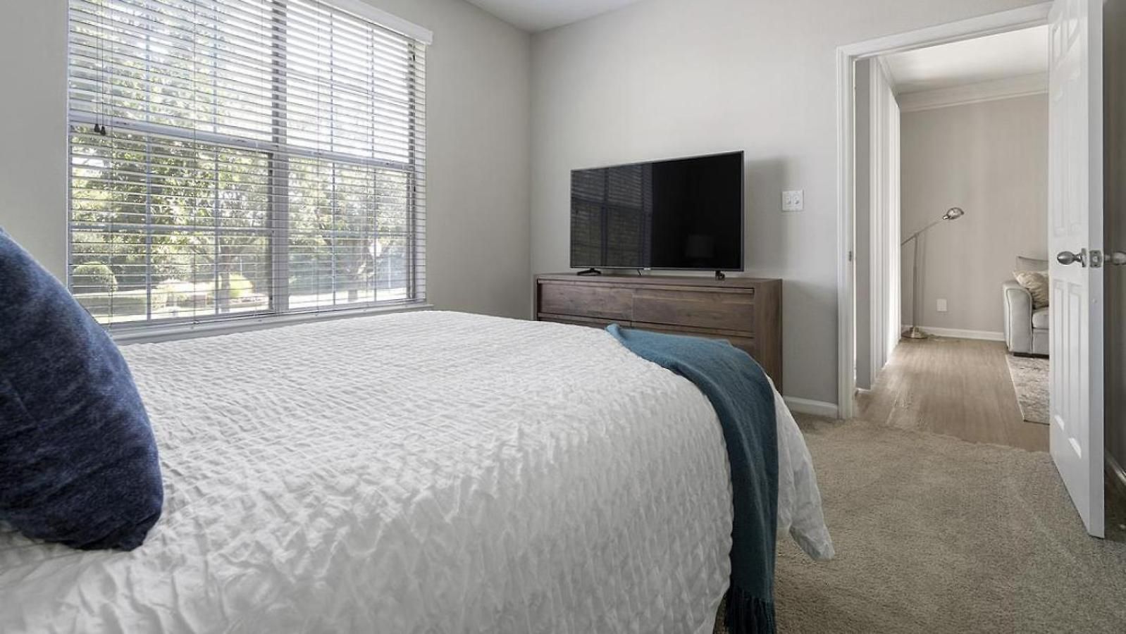 Landing - Modern With Amazing Amenities Charlotte
