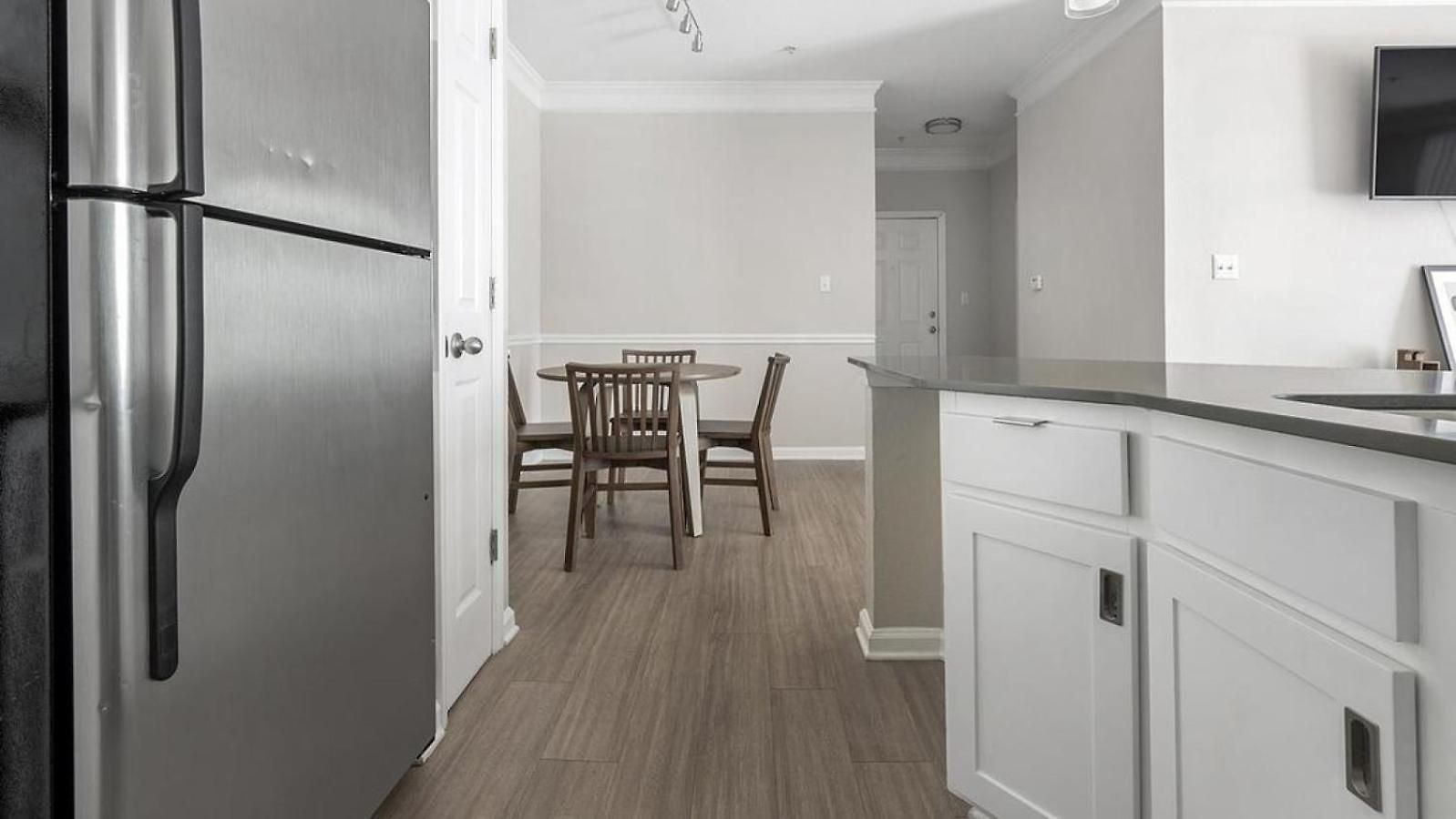 Landing - Modern With Amazing Amenities Apartment