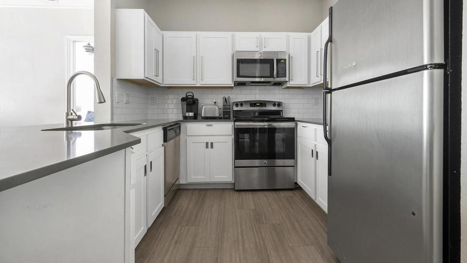 Apartment Landing - Modern With Amazing Amenities