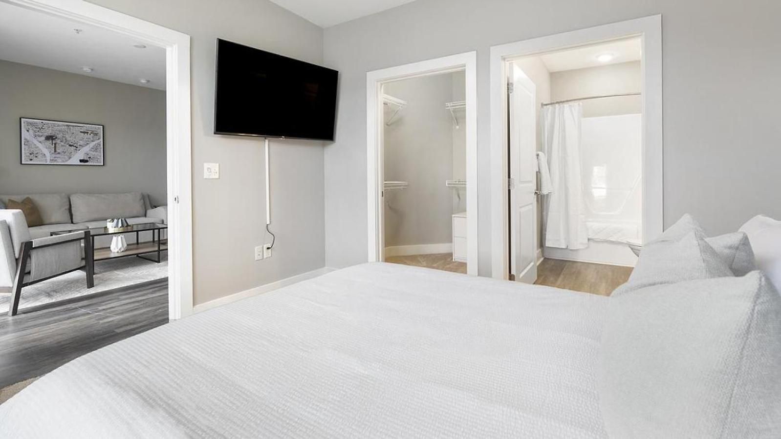 Landing - Modern With Amazing Amenities * Charlotte