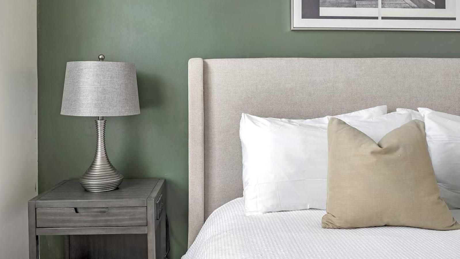 Landing - Modern With Amazing Amenities Charlotte