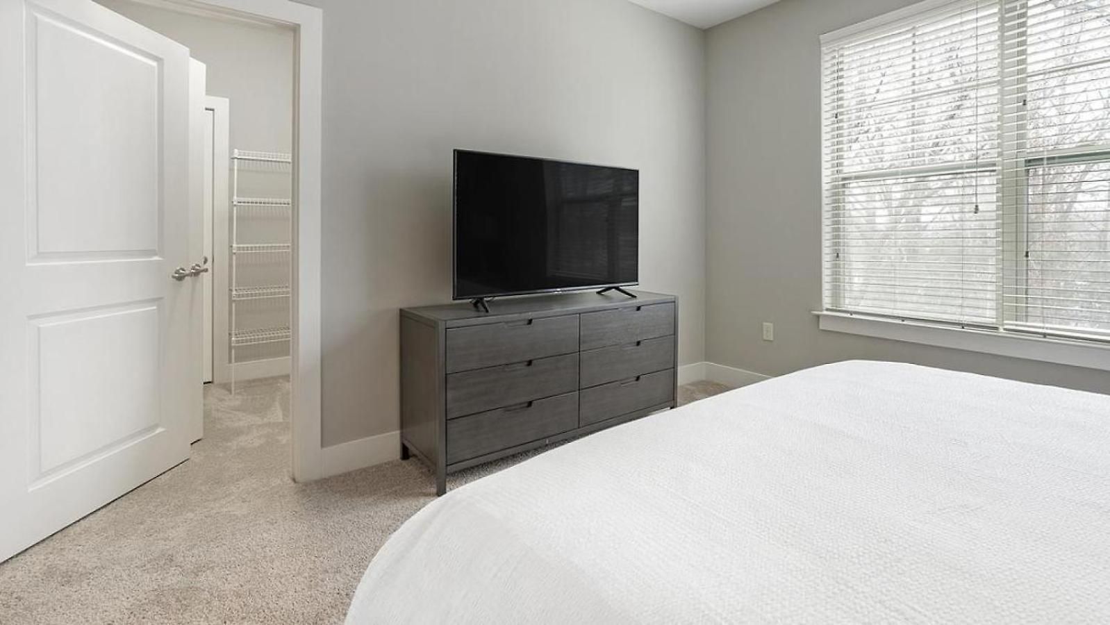 Landing - Modern With Amazing Amenities Charlotte