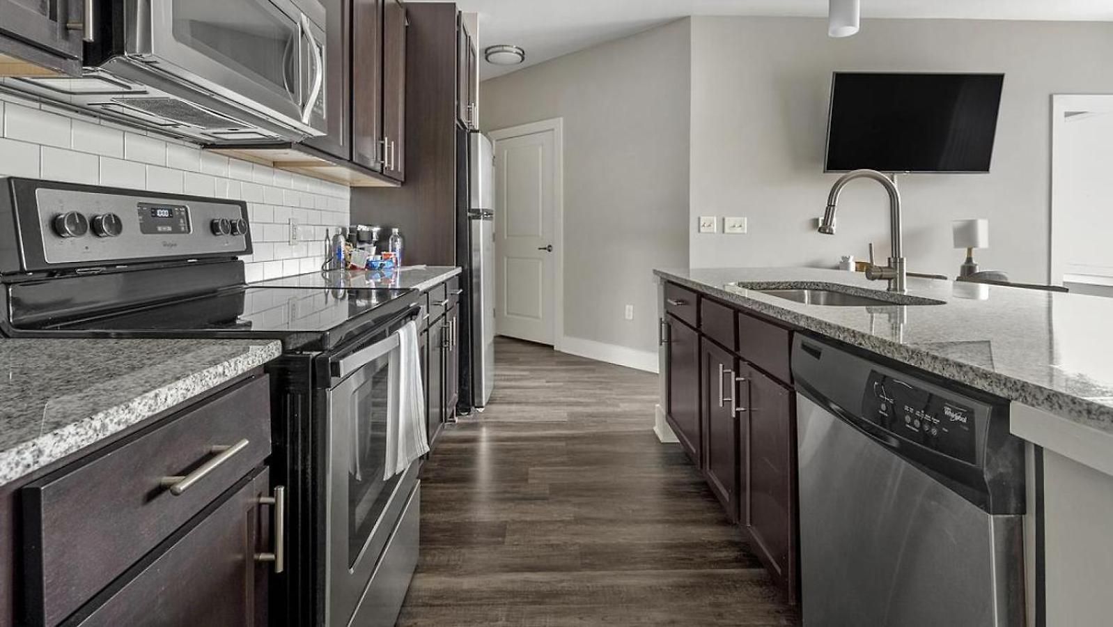 Landing - Modern With Amazing Amenities Charlotte