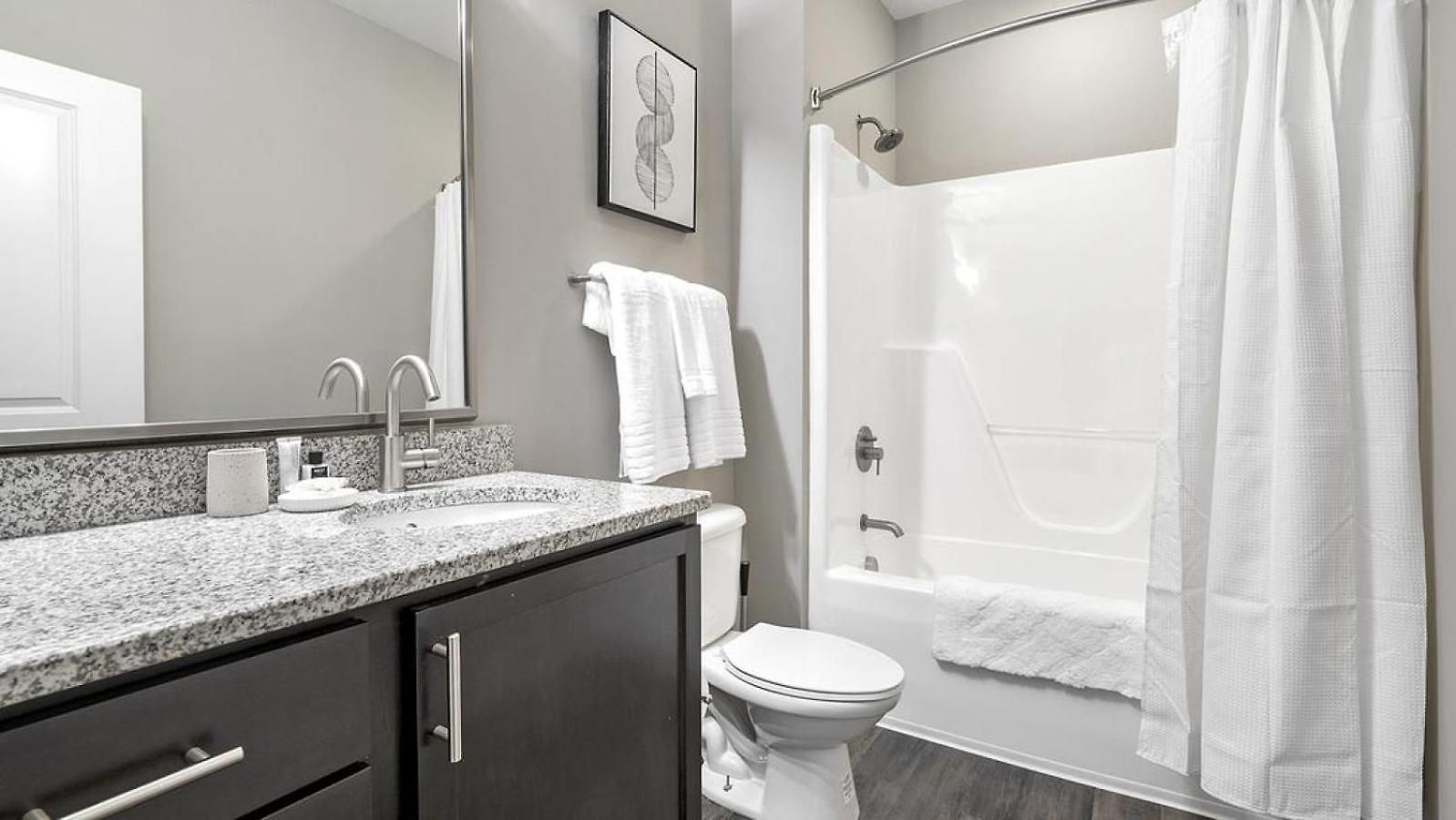 Apartment Landing - Modern With Amazing Amenities