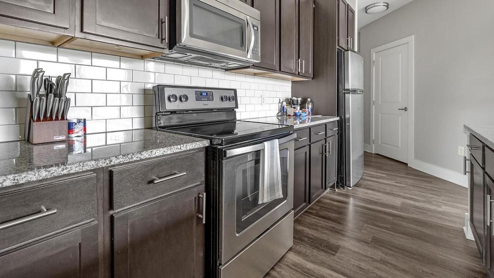 Landing - Modern With Amazing Amenities Apartment