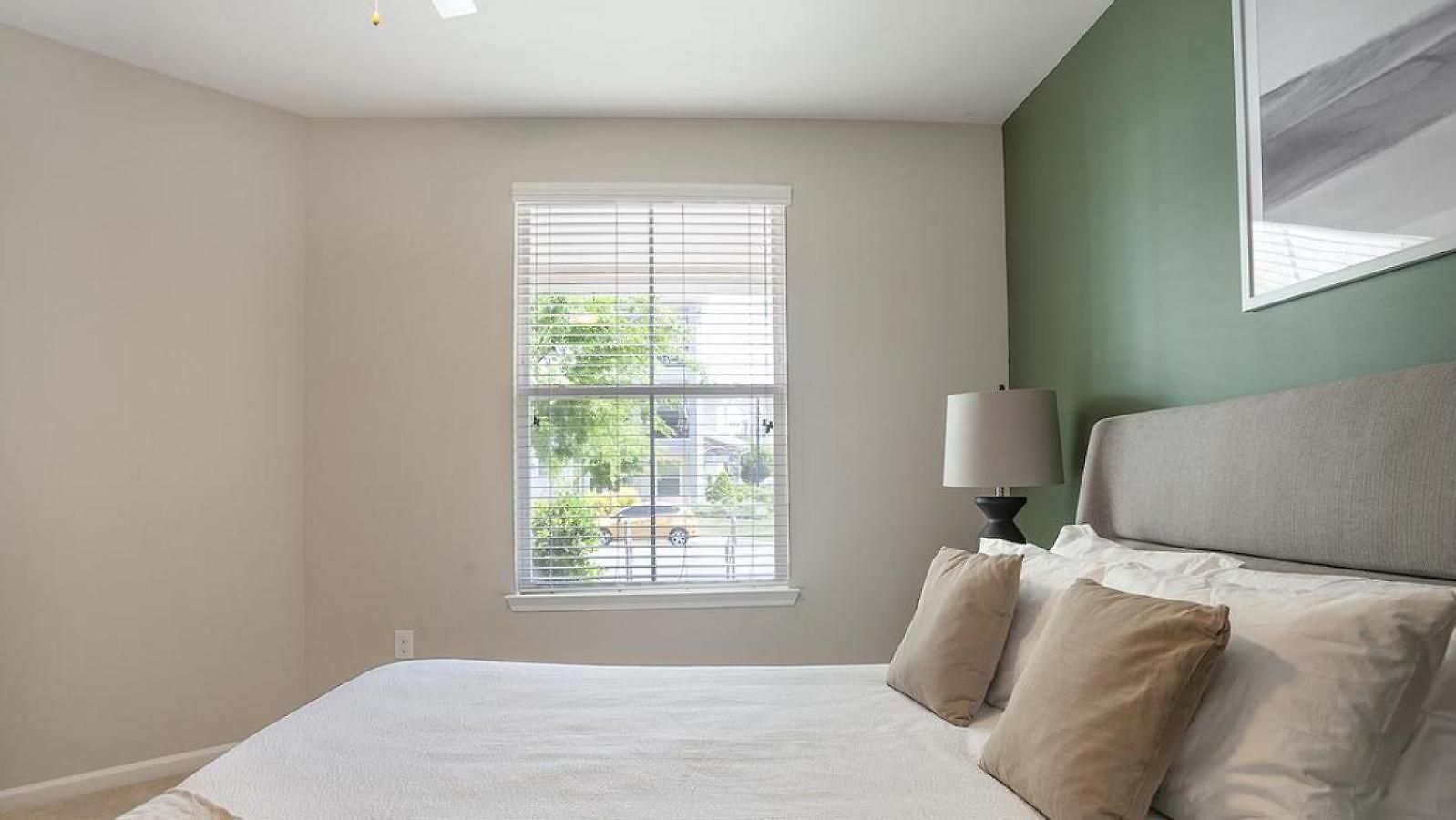 Apartment Landing Modern With Amazing Amenities *