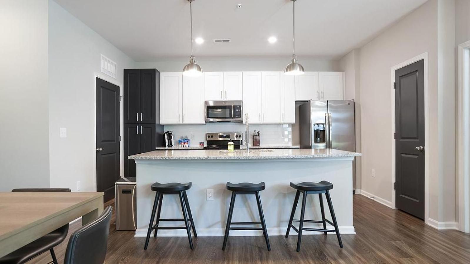 Landing Modern With Amazing Amenities Apartment