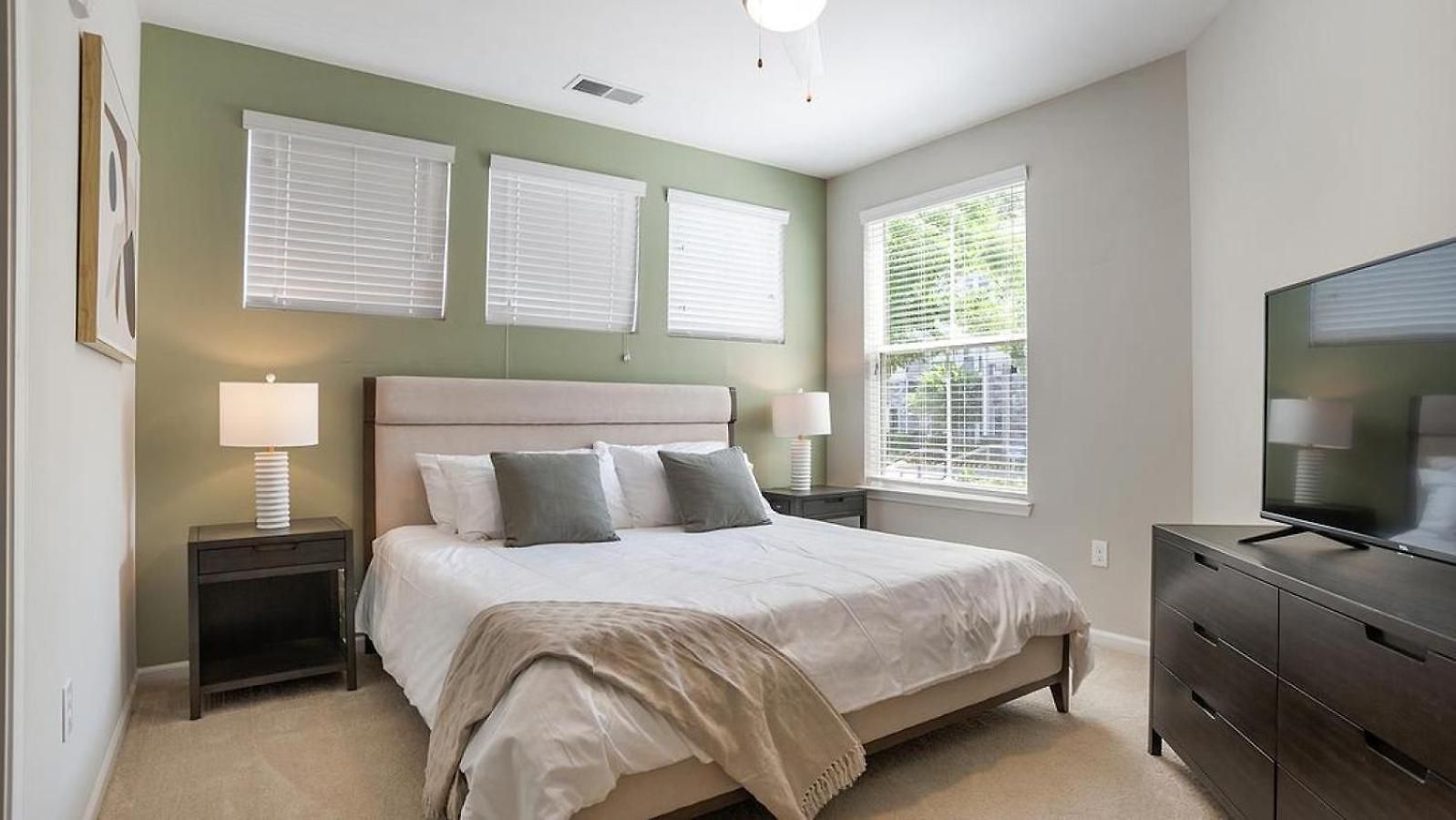 Landing Modern With Amazing Amenities Apartment Charlotte