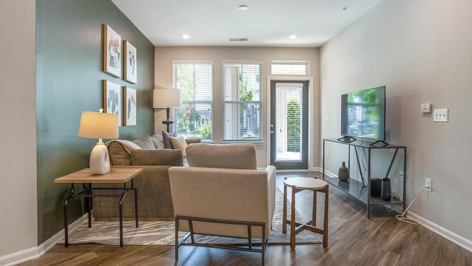 Apartment Landing Modern With Amazing Amenities *