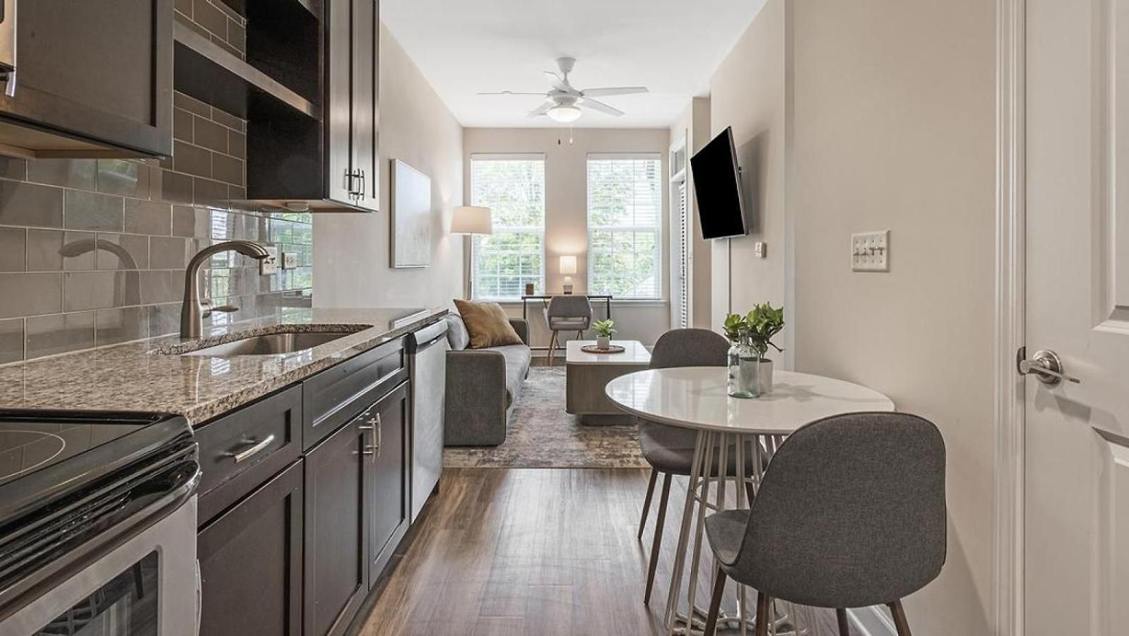 Landing Modern With Amazing Amenities Apartment *