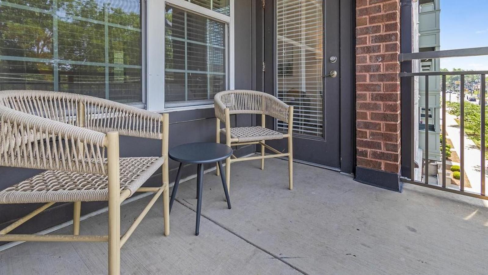 Landing Modern With Amazing Amenities *