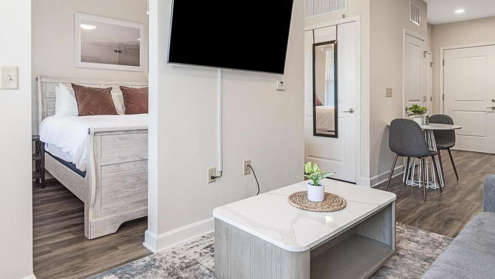 Landing Modern With Amazing Amenities Apartment