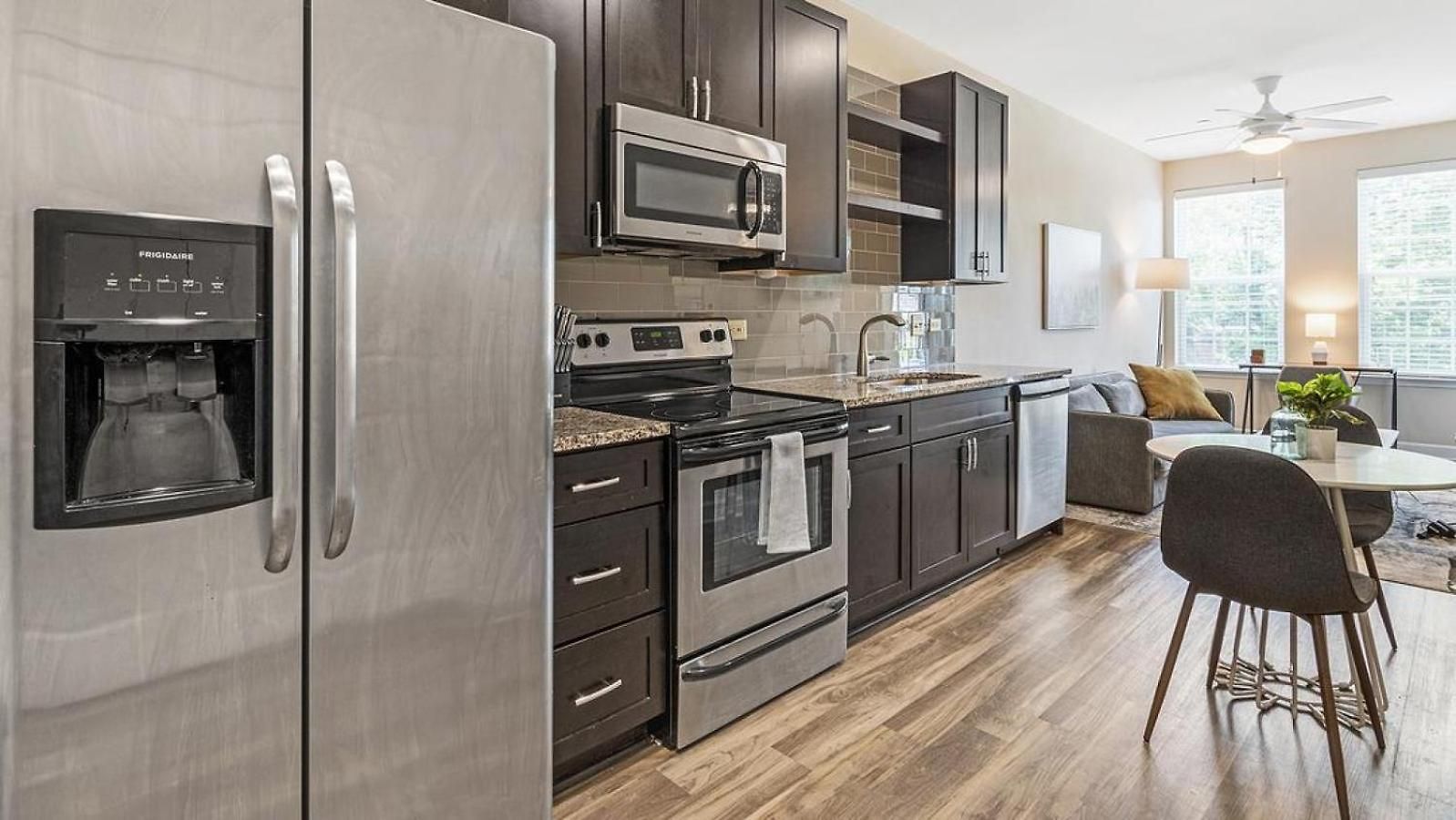 Landing Modern With Amazing Amenities Apartment