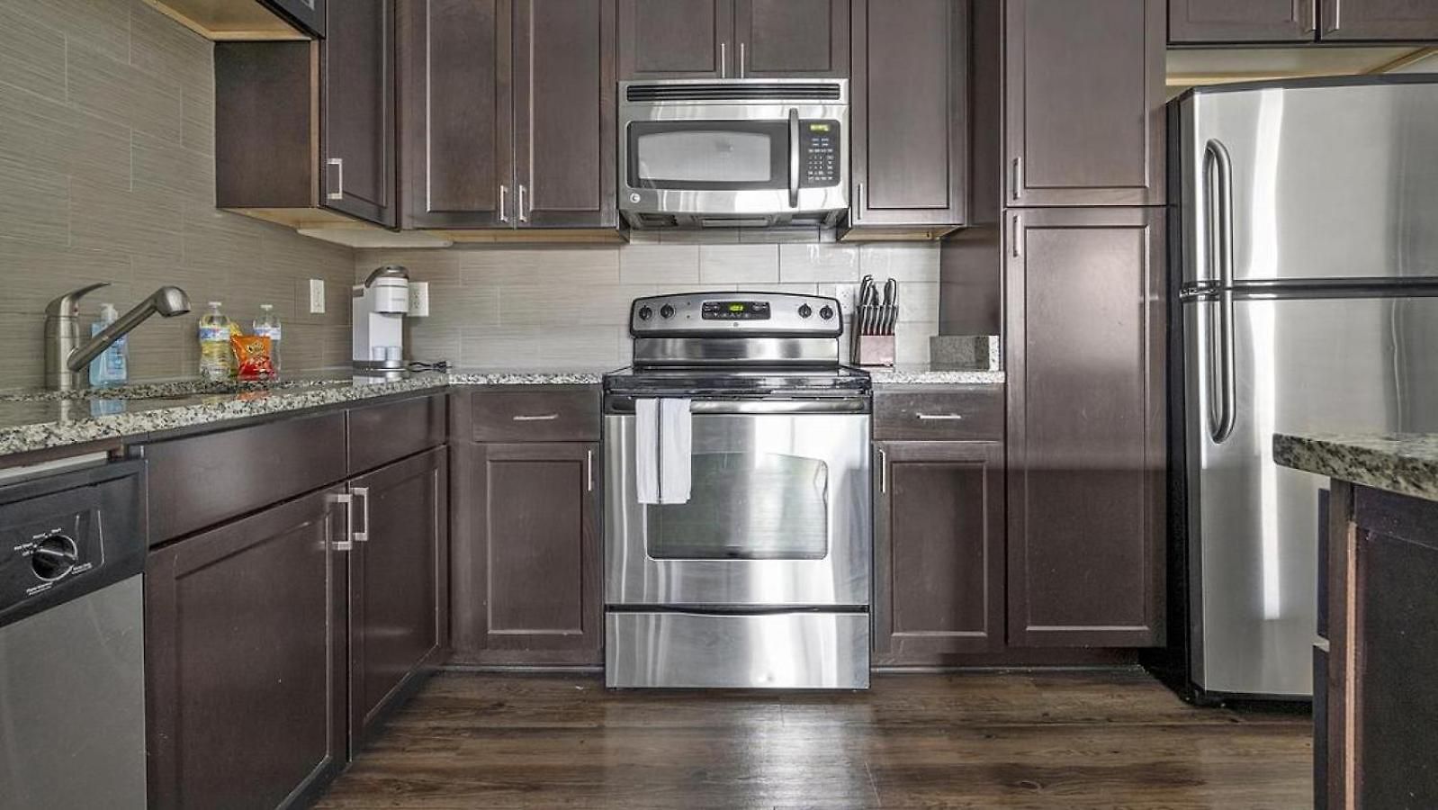 Landing Modern With Amazing Amenities