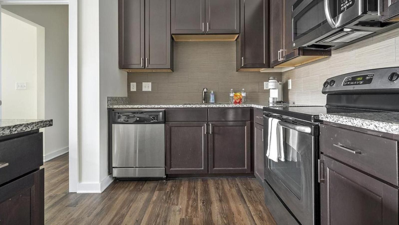 Landing Modern With Amazing Amenities Apartment *