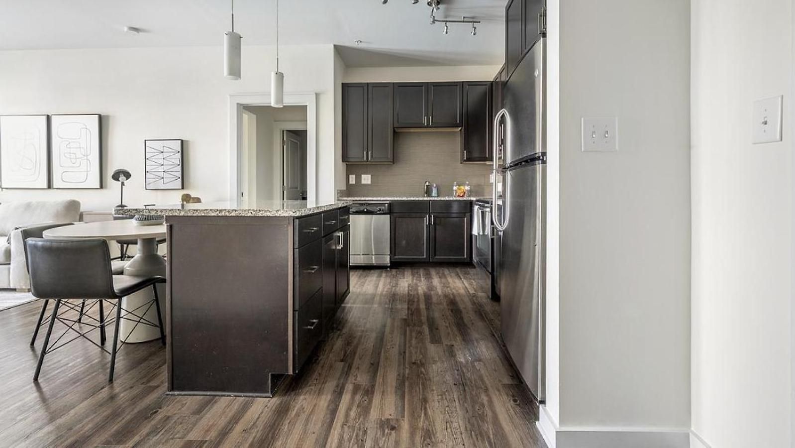 Landing Modern With Amazing Amenities Apartment Charlotte