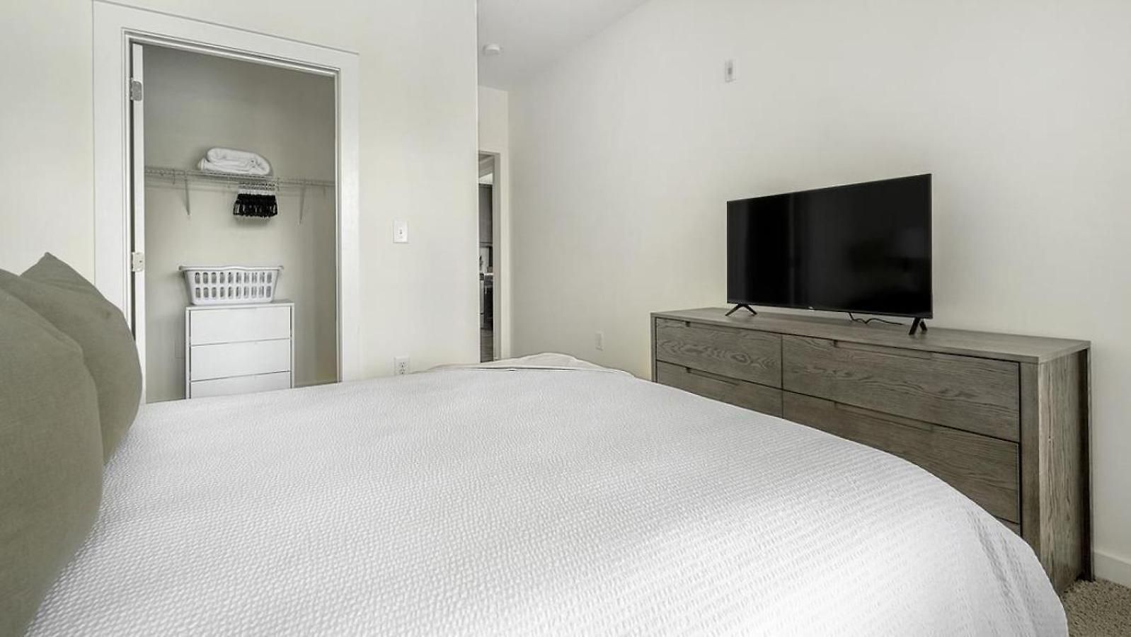 Landing Modern With Amazing Amenities Apartment Charlotte