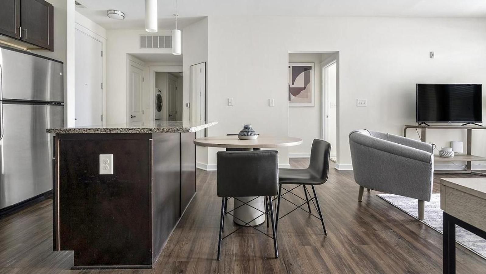 Landing Modern With Amazing Amenities Apartment *