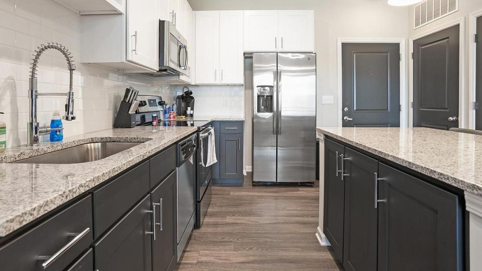 Apartment Landing Modern With Amazing Amenities *