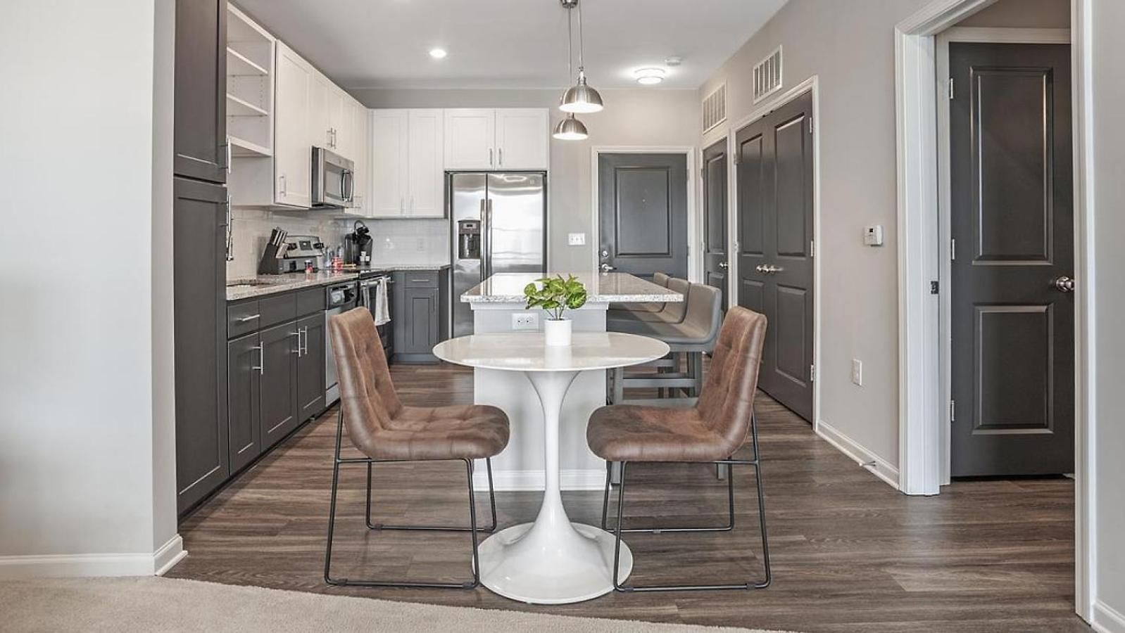 Landing Modern With Amazing Amenities Apartment Charlotte