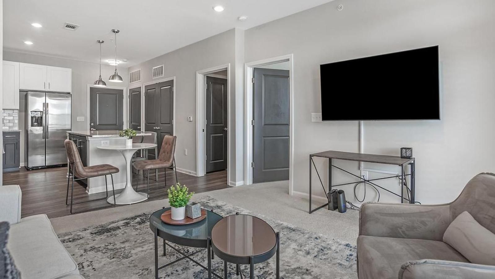 Landing Modern With Amazing Amenities Apartment